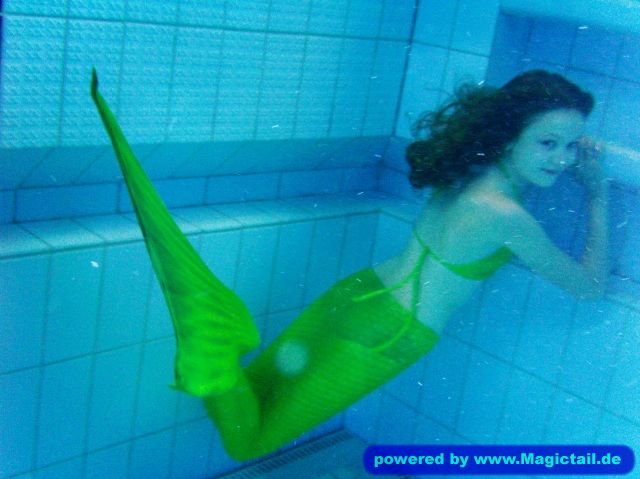 Mermaid im Wasser:I love being a mermaid <3-Mermaid