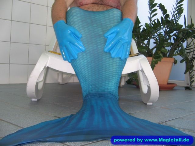 The Dolphinman:.........guck mal ein Fischmann..... look a fishman......event in our outdoor swimmingpool........-The Dolphinman