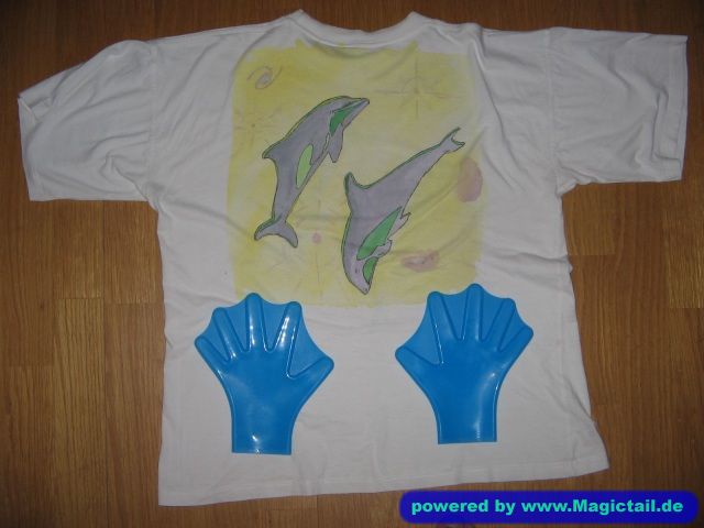 The Dolphinman:T-Shirt 2 springende Delfine Rückseite - T-shirt desing jumpig dolphins on the back-The Dolphinman