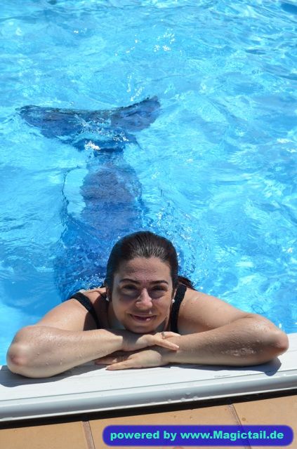Mermaid Talia:Happy of being in the water!-atlantiscitizen