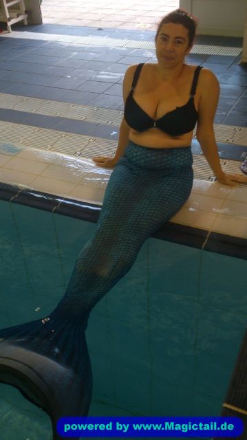 Mermaid Talia:At the pool-atlantiscitizen