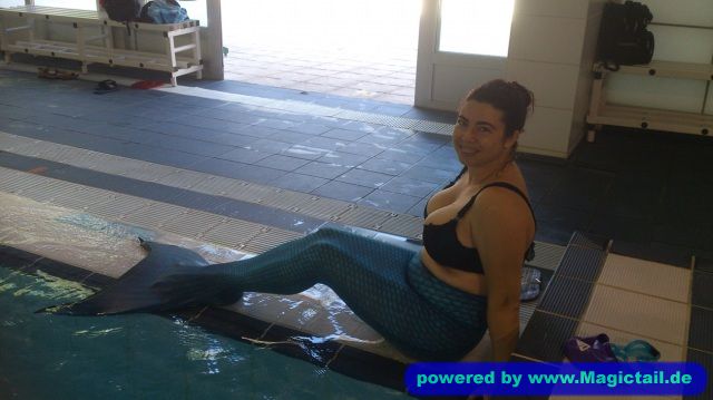 Mermaid Talia:At the pool 2-atlantiscitizen