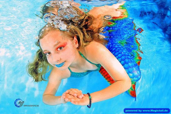 Mermaid H2O Unterwasser Fotoshooting:Fotostudio - Fotograf Unterwasser Meerjungfrauenschwimmen by H2OFoto.de-taucher