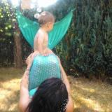 Sitting on mommy´s tail