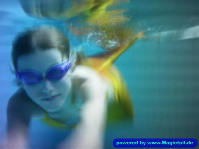 Happy Meerjungfrau:Meine UW- Kamerabilder sind zwar nicht scharf, aber egal, ich bin immernoch HAPPY!-happyfisch9536