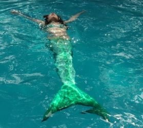 Meerjungfrauen Together:Resting-rubymermaid