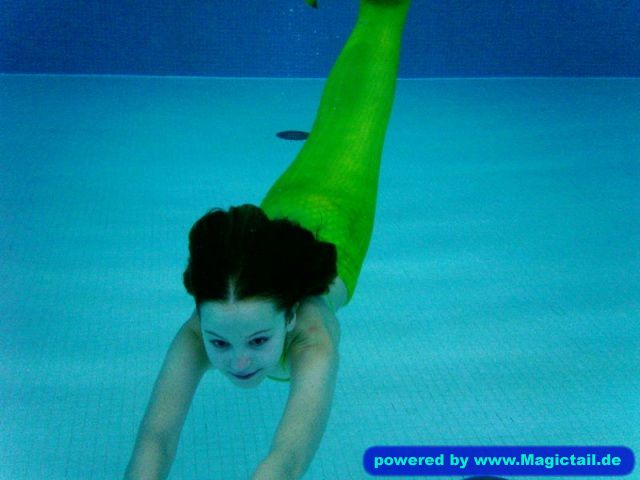 Mermaid im Wasser::-D-Mermaid