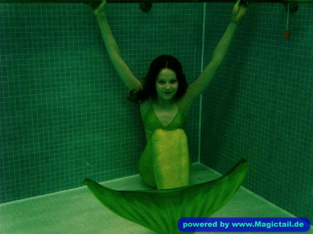 Mermaid im Wasser:Mit der Flosse...-Mermaid